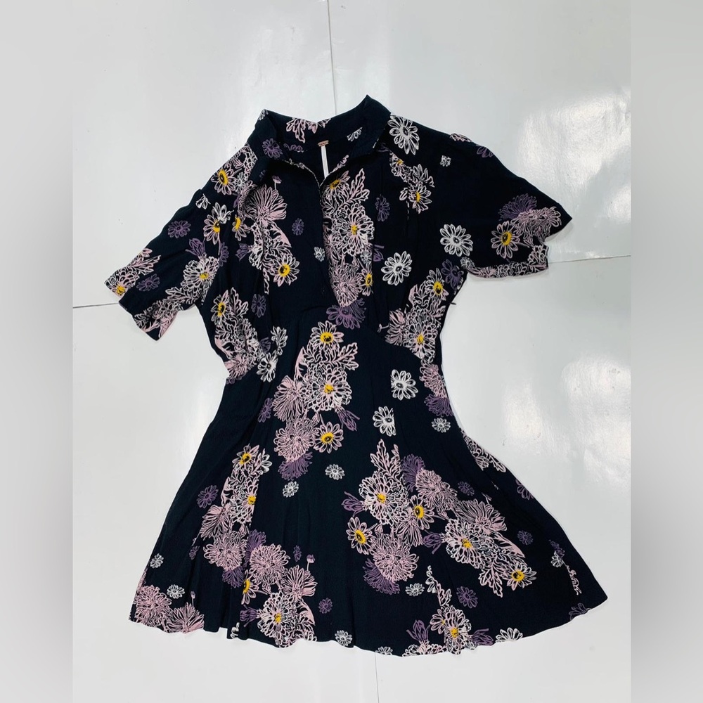 Free People Black Floral Hawaii Short Sleeve V-Neck Mini Dress - Picture 6 of 7